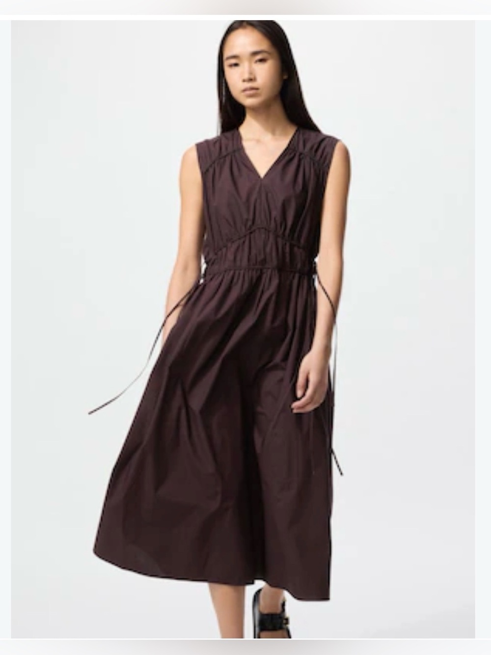Uniqlo Sleeveless V-Neck Maxi Dress in Plum Brown